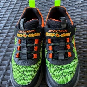 NWOT Skechers Kids' Green and Black Shoes